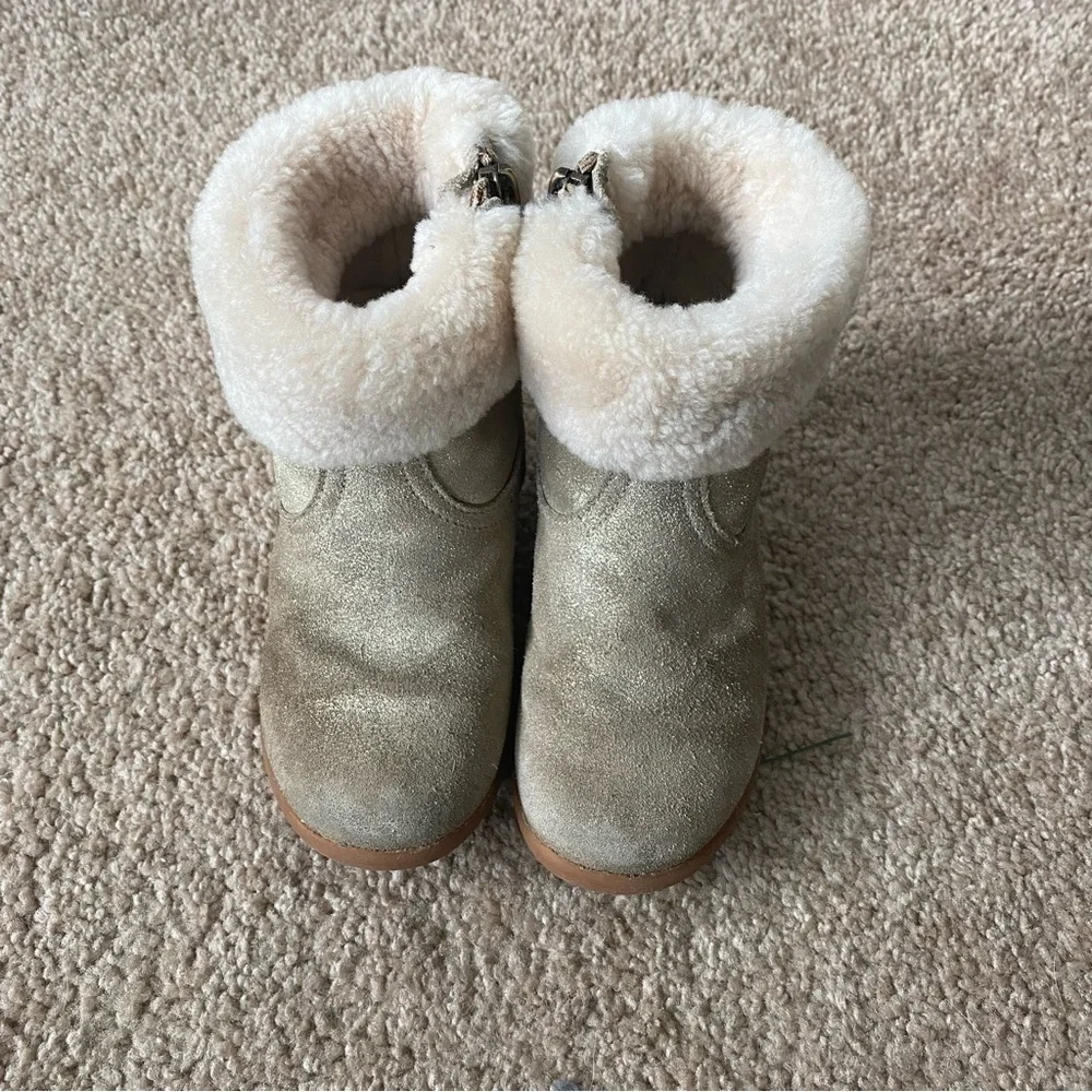 UGG girl jorie